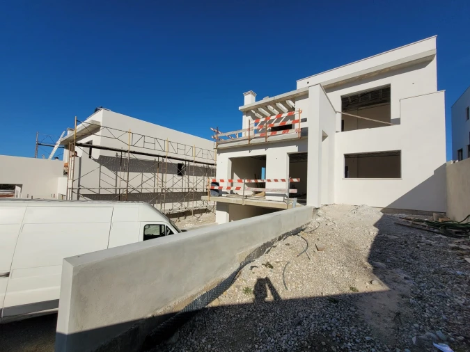 Moradia T4 para Venda em Alqueidão da Serra Foto 4