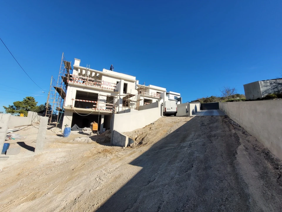 Moradia T4 para Venda em Alqueidão da Serra Foto 2