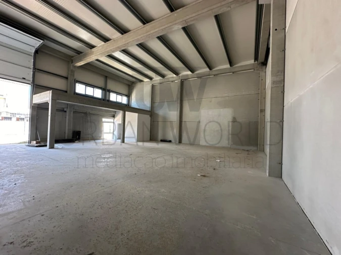 Armazém para Venda em Arruda dos Vinhos Foto 5