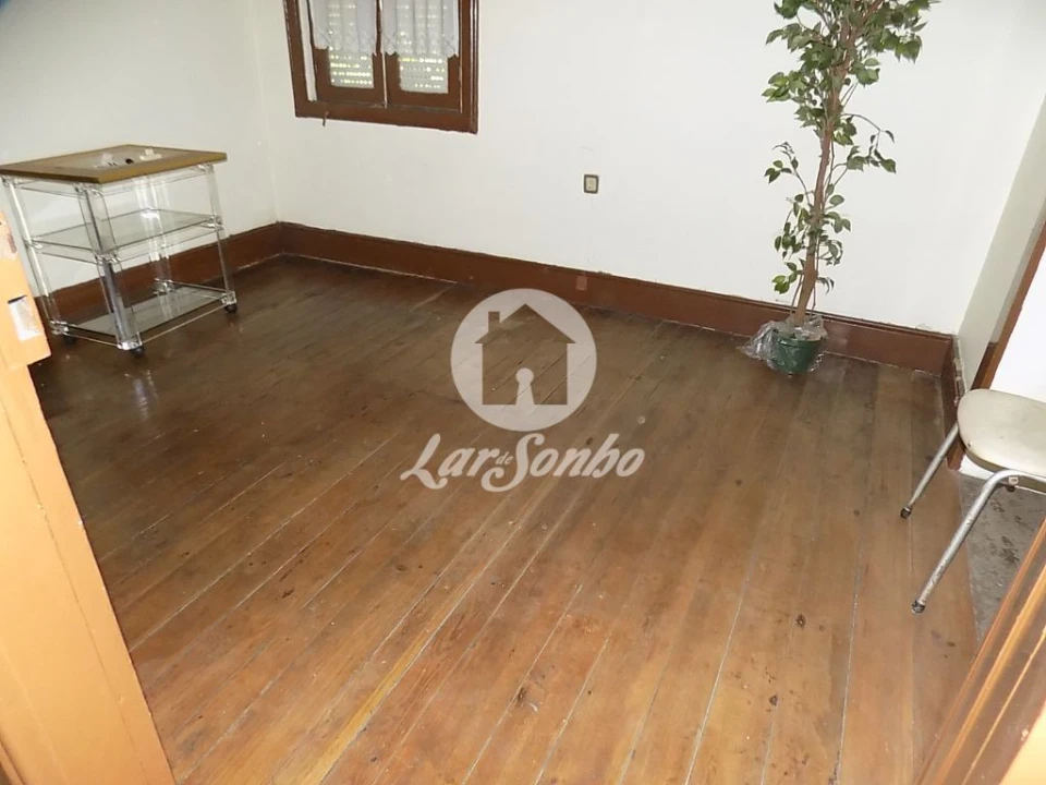 Moradia T4 para Venda em Bougado (São Martinho e Santiago) Foto 4