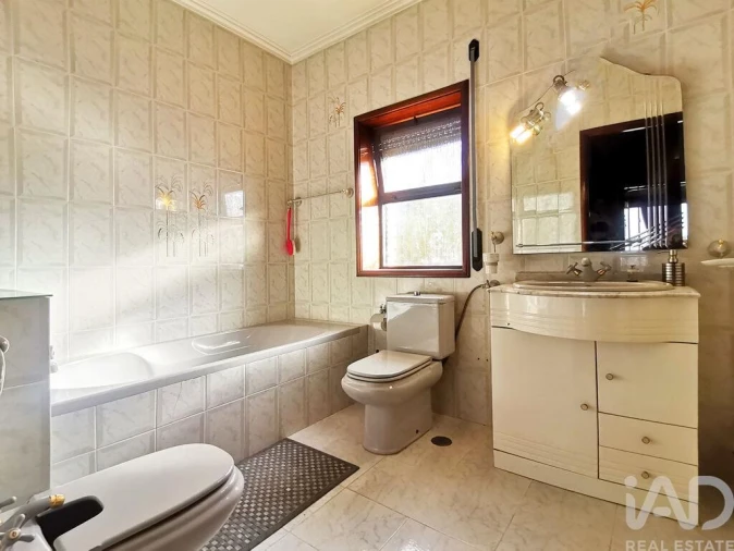 Moradia T4 para Venda em Guardizela Foto 13