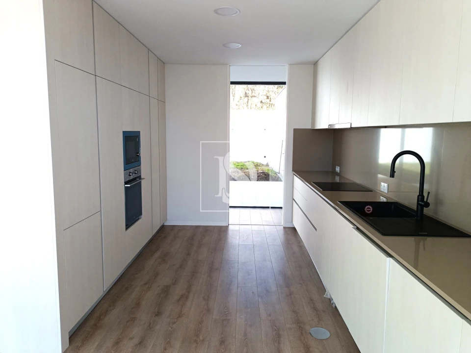 Moradia T3 para Venda em Nogueira do Cravo Foto 2