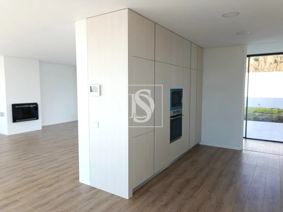 Moradia T3 para Venda em Nogueira do Cravo Foto 3