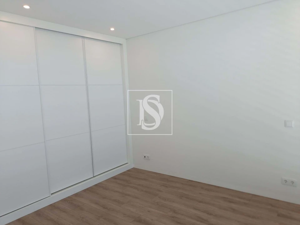 Moradia T3 para Venda em Nogueira do Cravo Foto 11