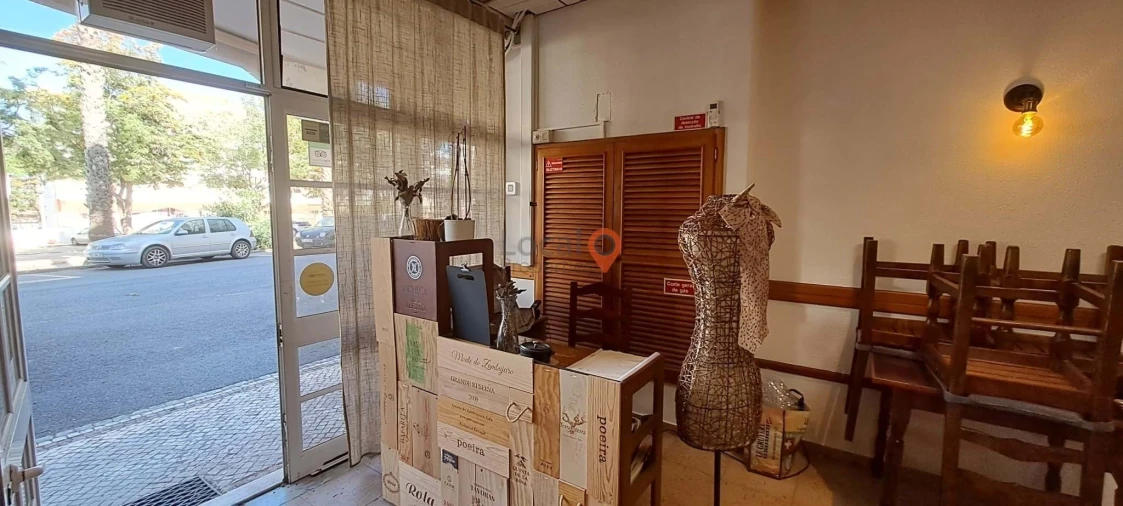 Negócio para Venda em Lagos (São Sebastião e Santa Maria)