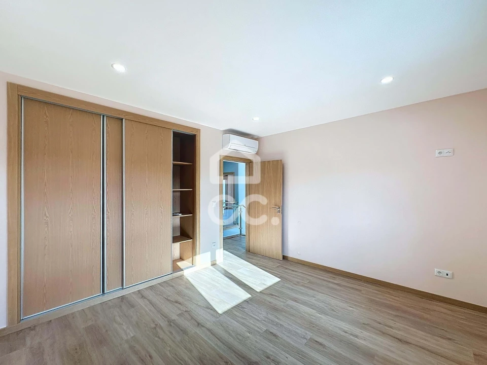 Moradia T3 para Venda em Bustelo Foto 38