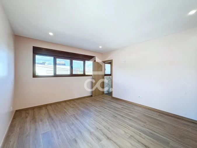 Moradia T3 para Venda em Bustelo Foto 32