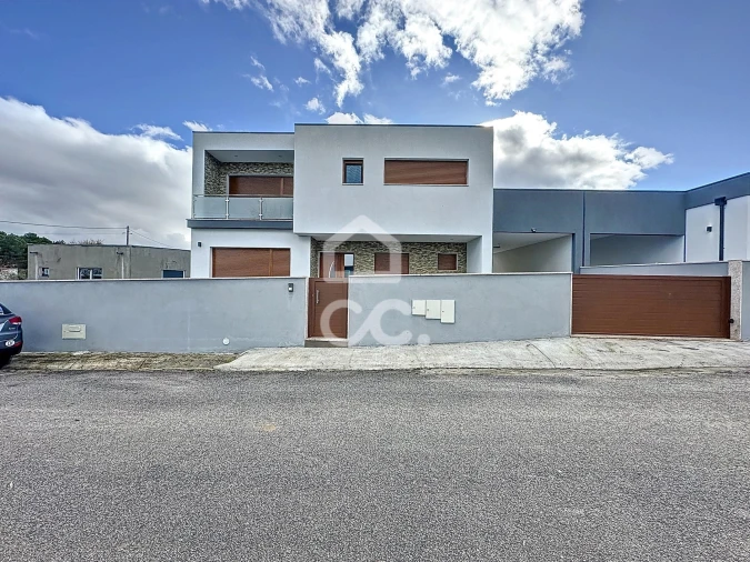 Moradia T3 para Venda em Bustelo Foto 16