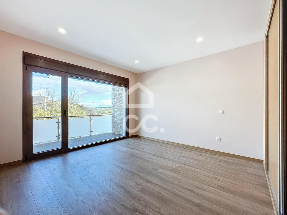 Moradia T3 para Venda em Bustelo Foto 33