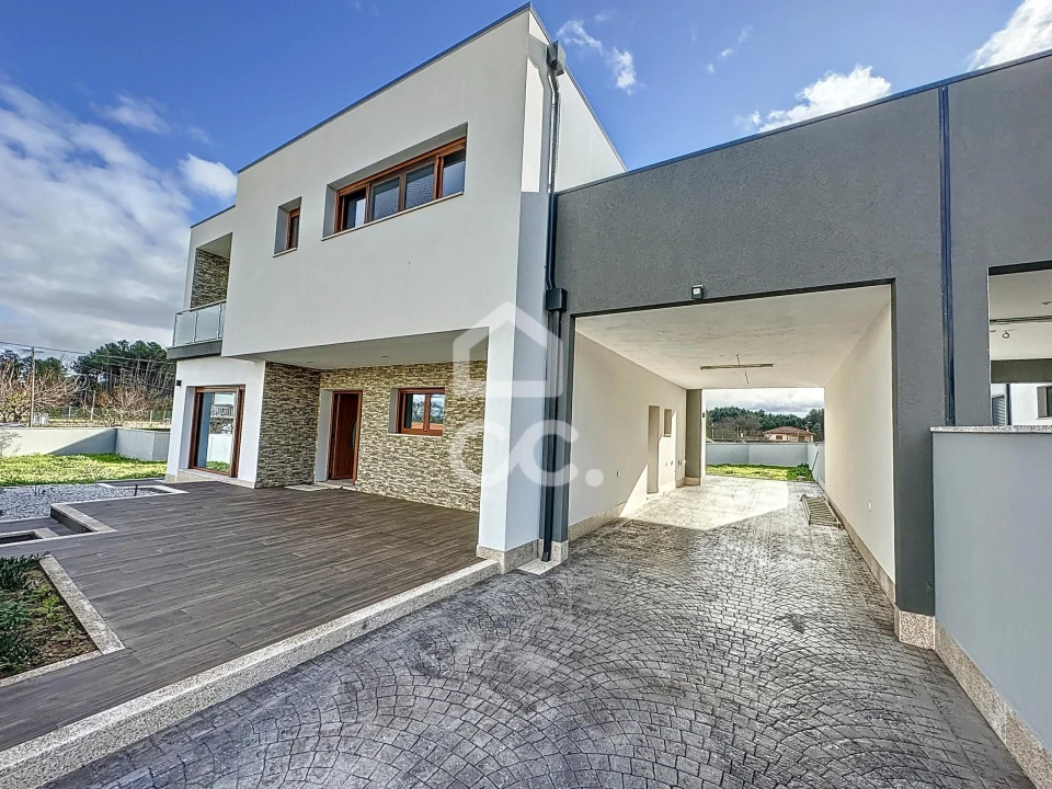 Moradia T3 para Venda em Bustelo Foto 1