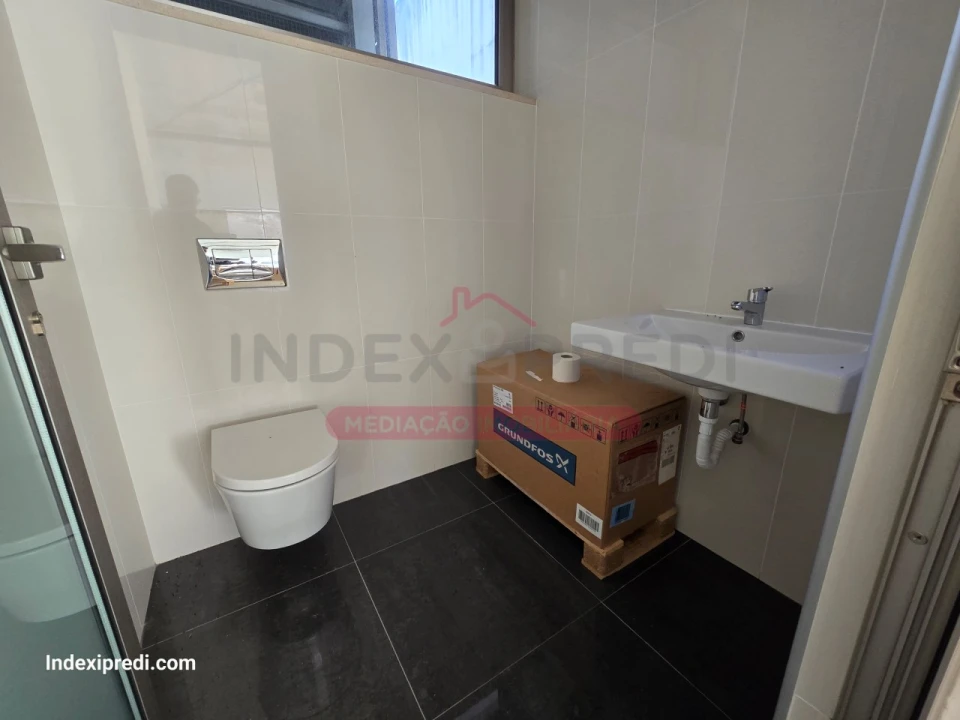 Loja para Venda em Sé Nova, Santa Cruz, Almedina e São Bartolomeu Foto 1