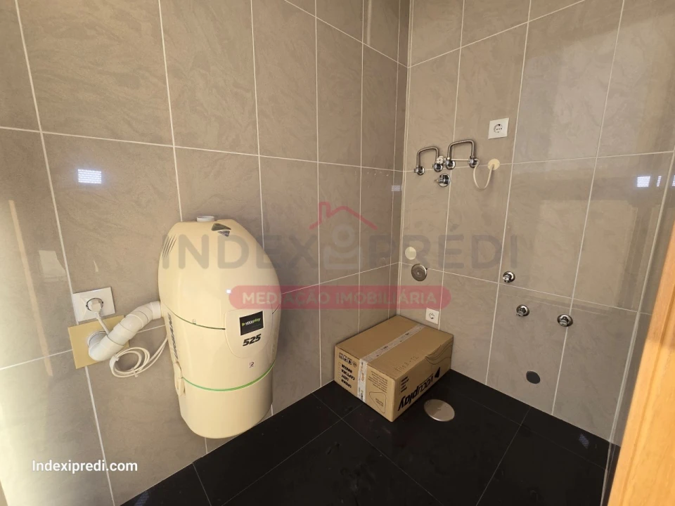 Apartamento T3 para Venda em Sé Nova, Santa Cruz, Almedina e São Bartolomeu Foto 8