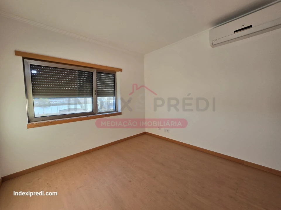 Apartamento T3 para Venda em Sé Nova, Santa Cruz, Almedina e São Bartolomeu Foto 2