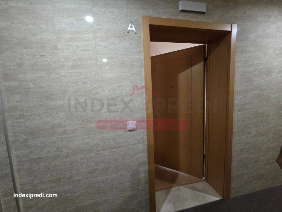 Apartamento T3 para Venda em Sé Nova, Santa Cruz, Almedina e São Bartolomeu Foto 17