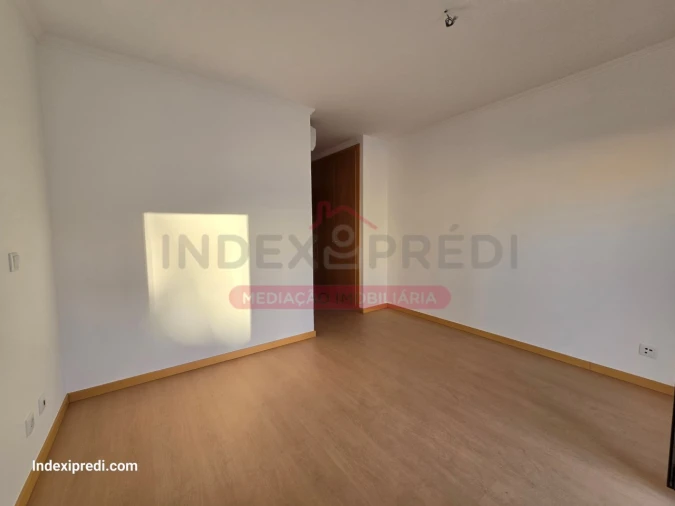 Apartamento T3 para Venda em Sé Nova, Santa Cruz, Almedina e São Bartolomeu Foto 15