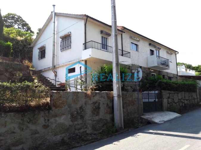 Moradia T4 para Venda em Vila Marim Foto 1