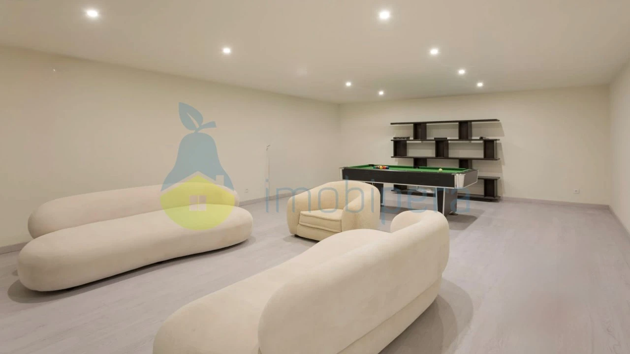 Moradia T4 para Venda em Almancil Foto 13