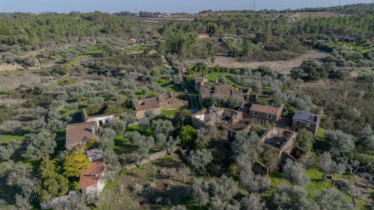 Terreno para Venda em Benquerenças Foto 2