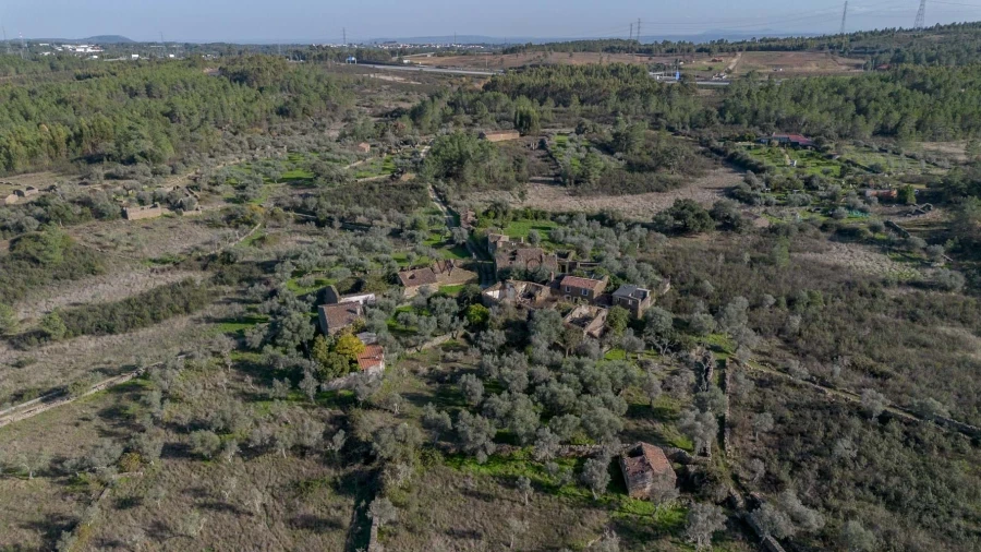 Terreno para Venda em Benquerenças Foto 1