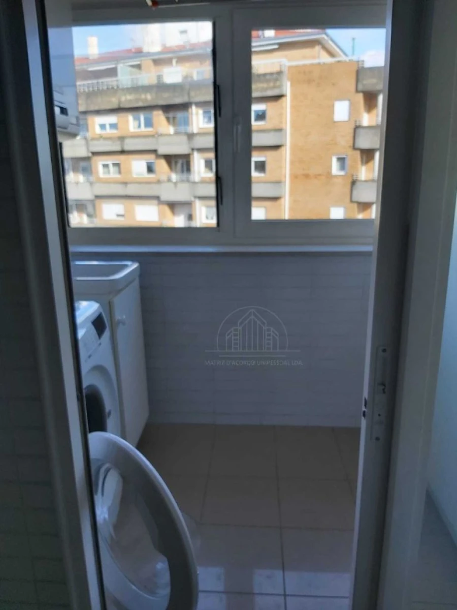 Apartamento T2 para Arrendamento em Porto Foto 8