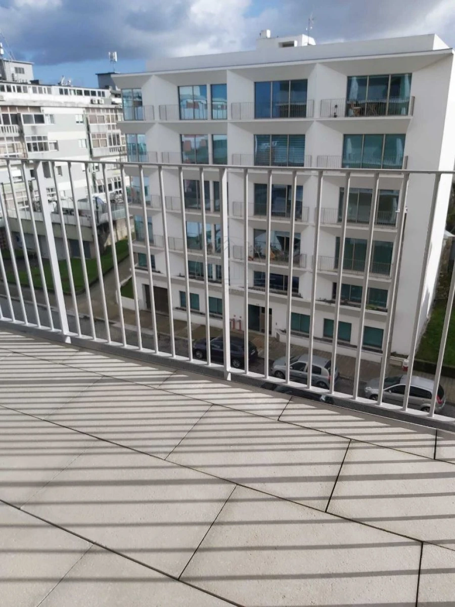 Apartamento T2 para Arrendamento em Porto Foto 13