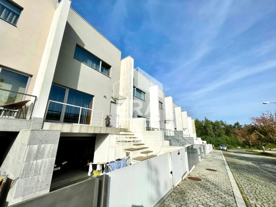Moradia T4 para Venda em Penafiel Foto 1