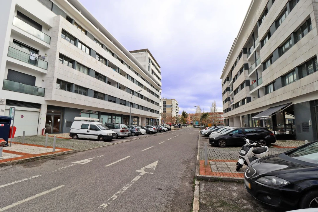 Terreno P/ Prédio para Venda em Amadora Foto 1