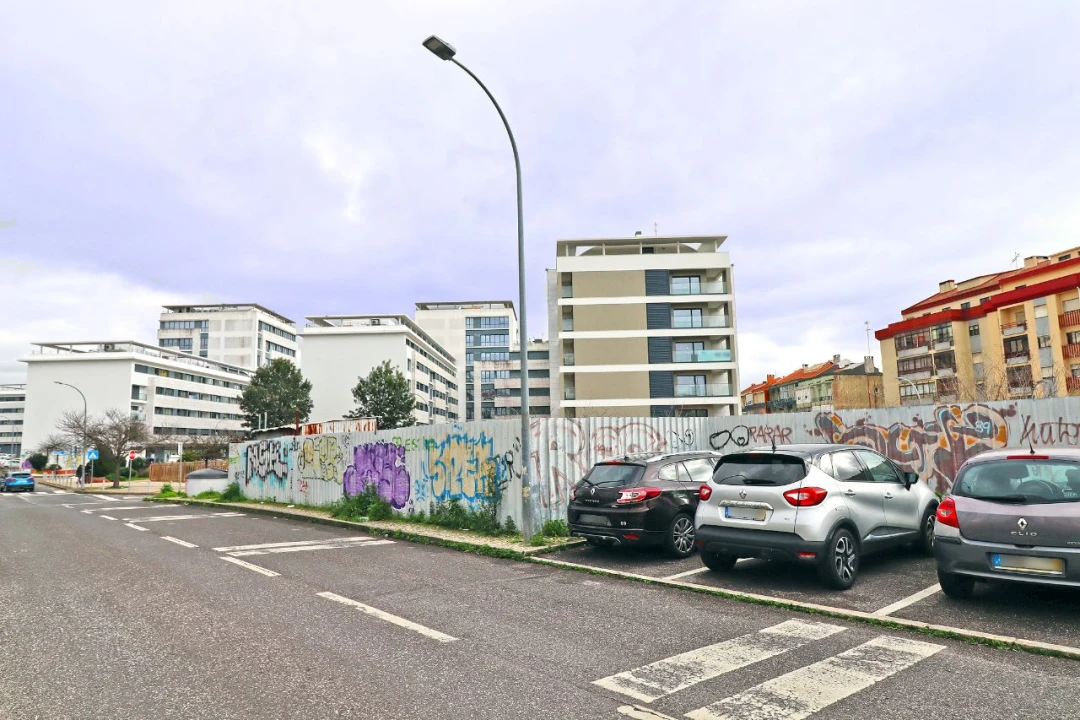 Terreno P/ Prédio para Venda em Amadora Foto 3