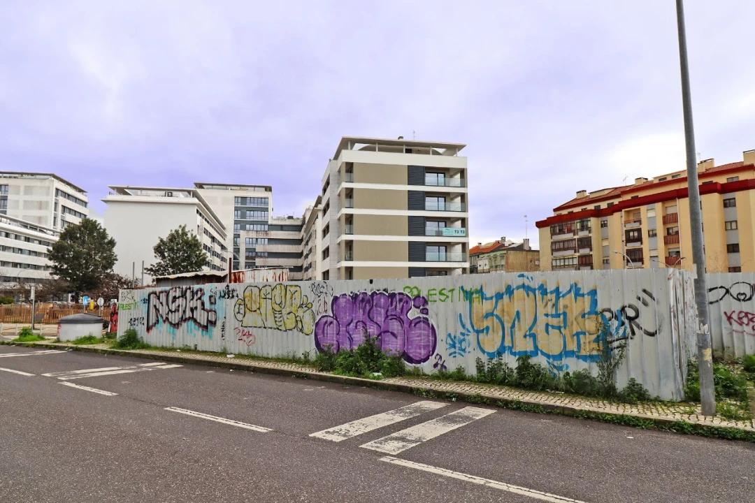 Terreno P/ Prédio para Venda em Amadora Foto 4