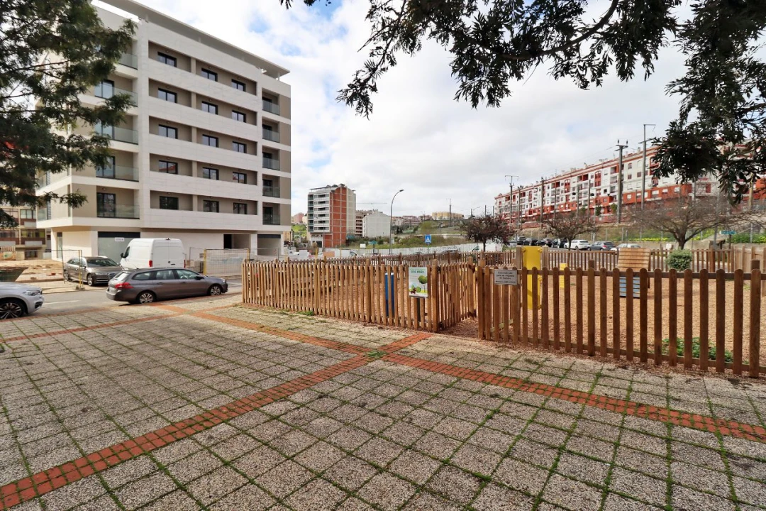 Terreno P/ Prédio para Venda em Amadora Foto 8