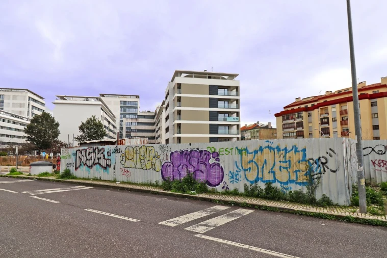 Terreno P/ Prédio para Venda em Amadora Foto 4
