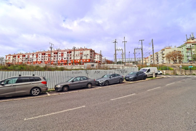 Terreno P/ Prédio para Venda em Amadora Foto 6