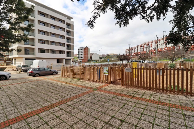 Terreno P/ Prédio para Venda em Amadora Foto 8