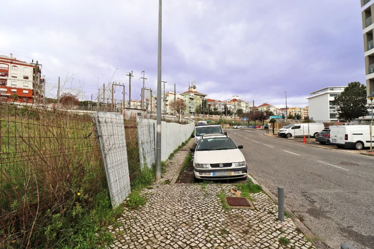 Terreno P/ Prédio para Venda em Amadora Foto 9