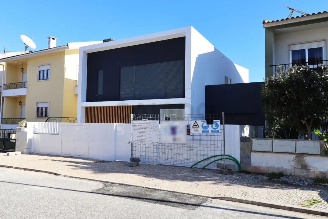 Moradia T5 para Venda em Loures Foto 1