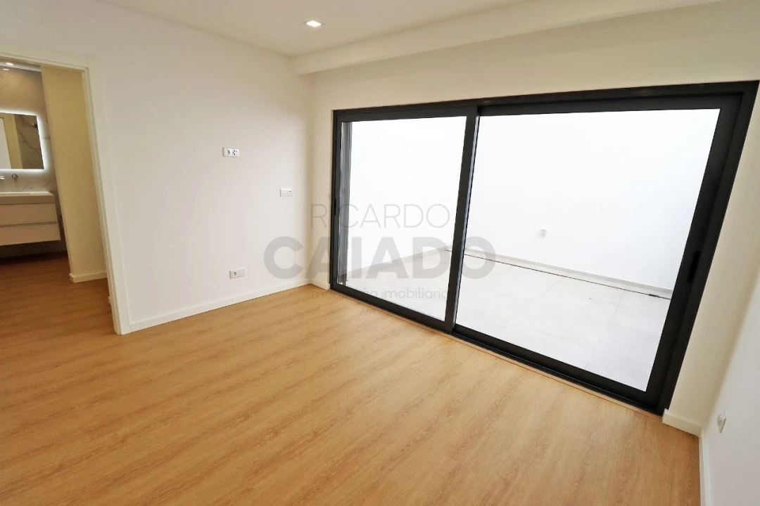 Moradia T5 para Venda em Loures Foto 32