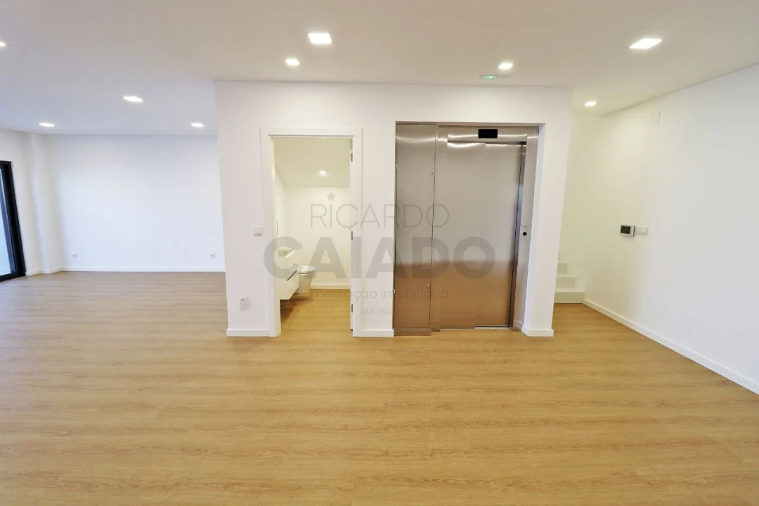 Moradia T5 para Venda em Loures Foto 48