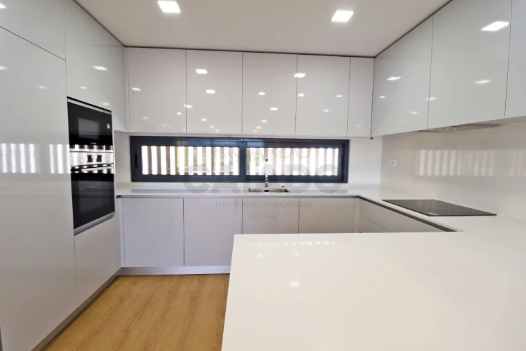 Moradia T5 para Venda em Loures Foto 3