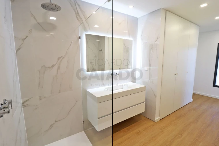 Moradia T5 para Venda em Loures Foto 24