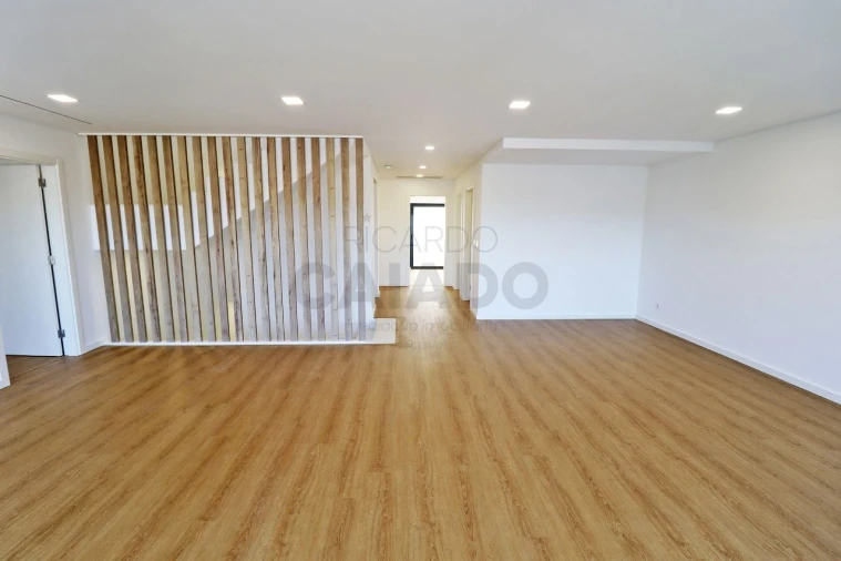 Moradia T5 para Venda em Loures Foto 38