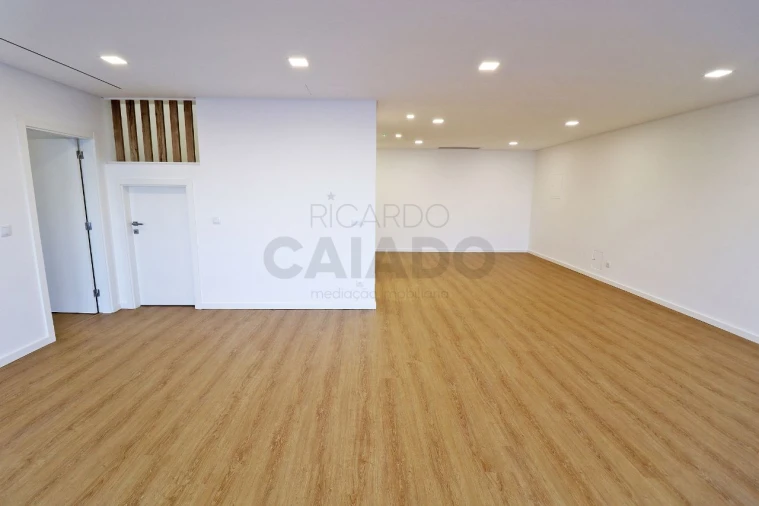 Moradia T5 para Venda em Loures Foto 50