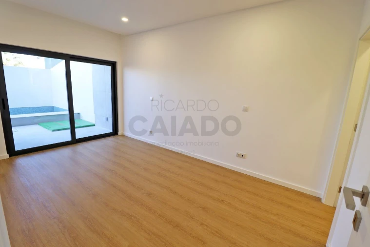 Moradia T5 para Venda em Loures Foto 52