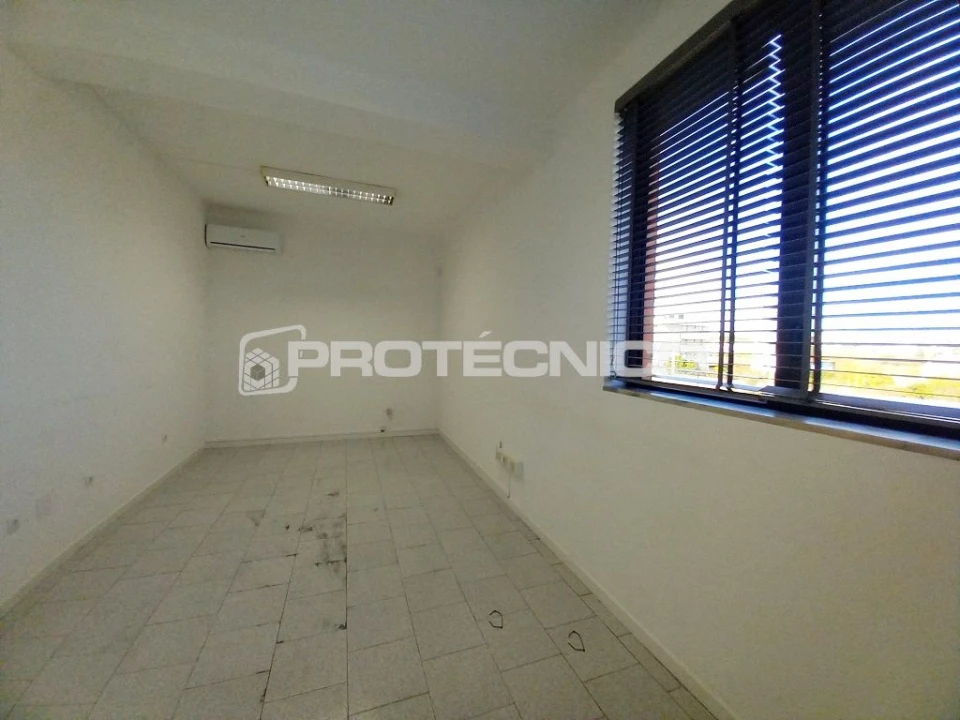 Armazém para Arrendamento em Borralha Foto 6