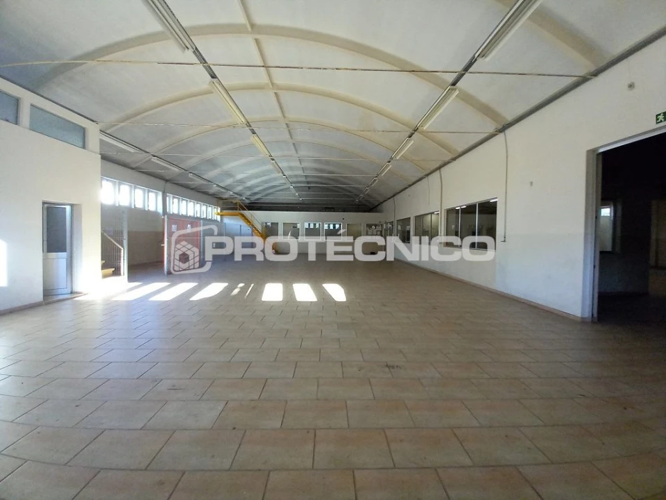 Armazém para Arrendamento em Borralha Foto 2