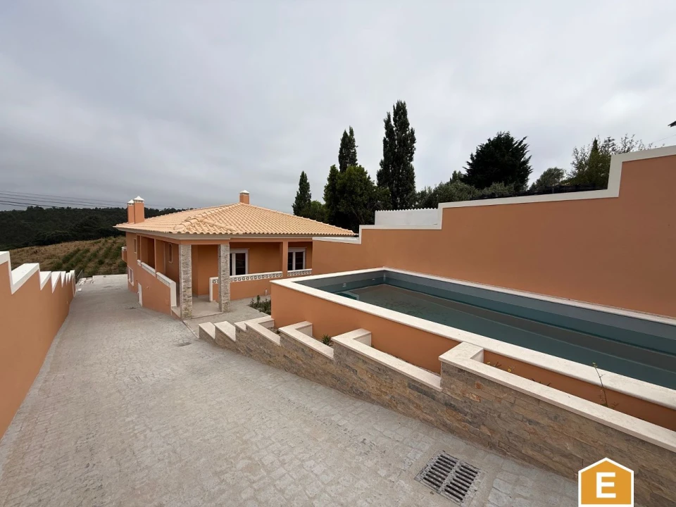 Moradia T3 para Venda em Salir de Matos Foto 1