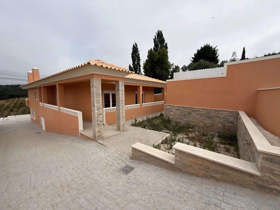 Moradia T3 para Venda em Salir de Matos Foto 2