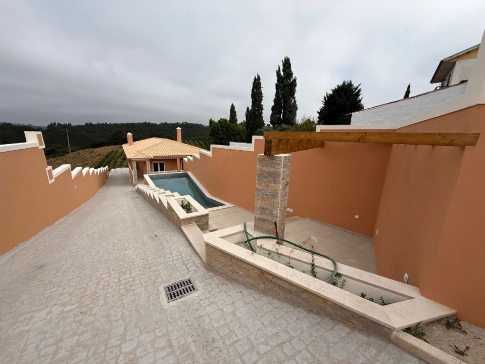 Moradia T3 para Venda em Salir de Matos Foto 32