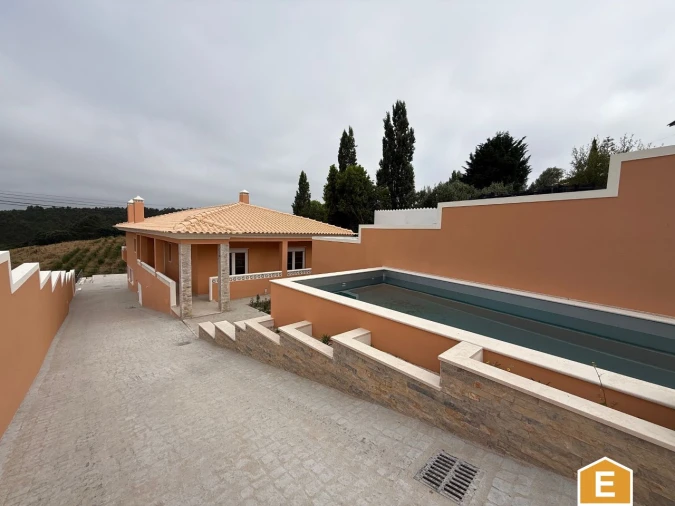 Moradia T3 para Venda em Salir de Matos Foto 1