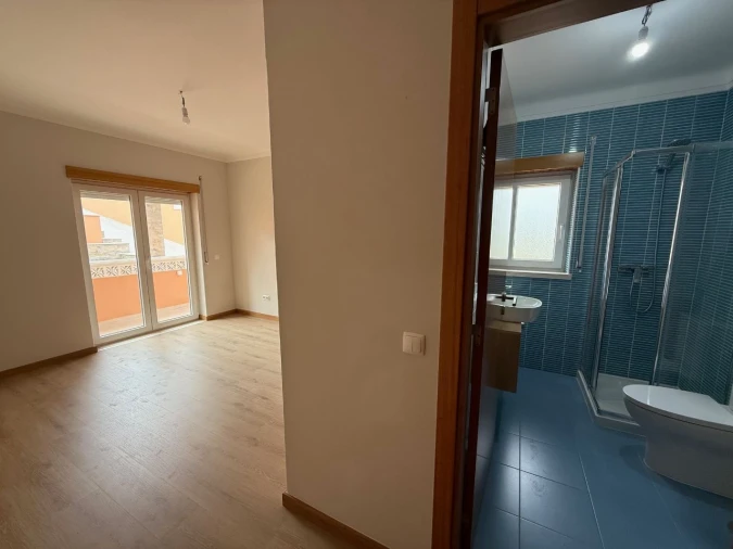 Moradia T3 para Venda em Salir de Matos Foto 22