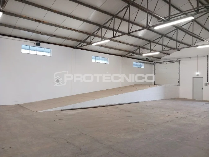 Armazém para Arrendamento em Zona Industrial En 1 Sul Foto 4